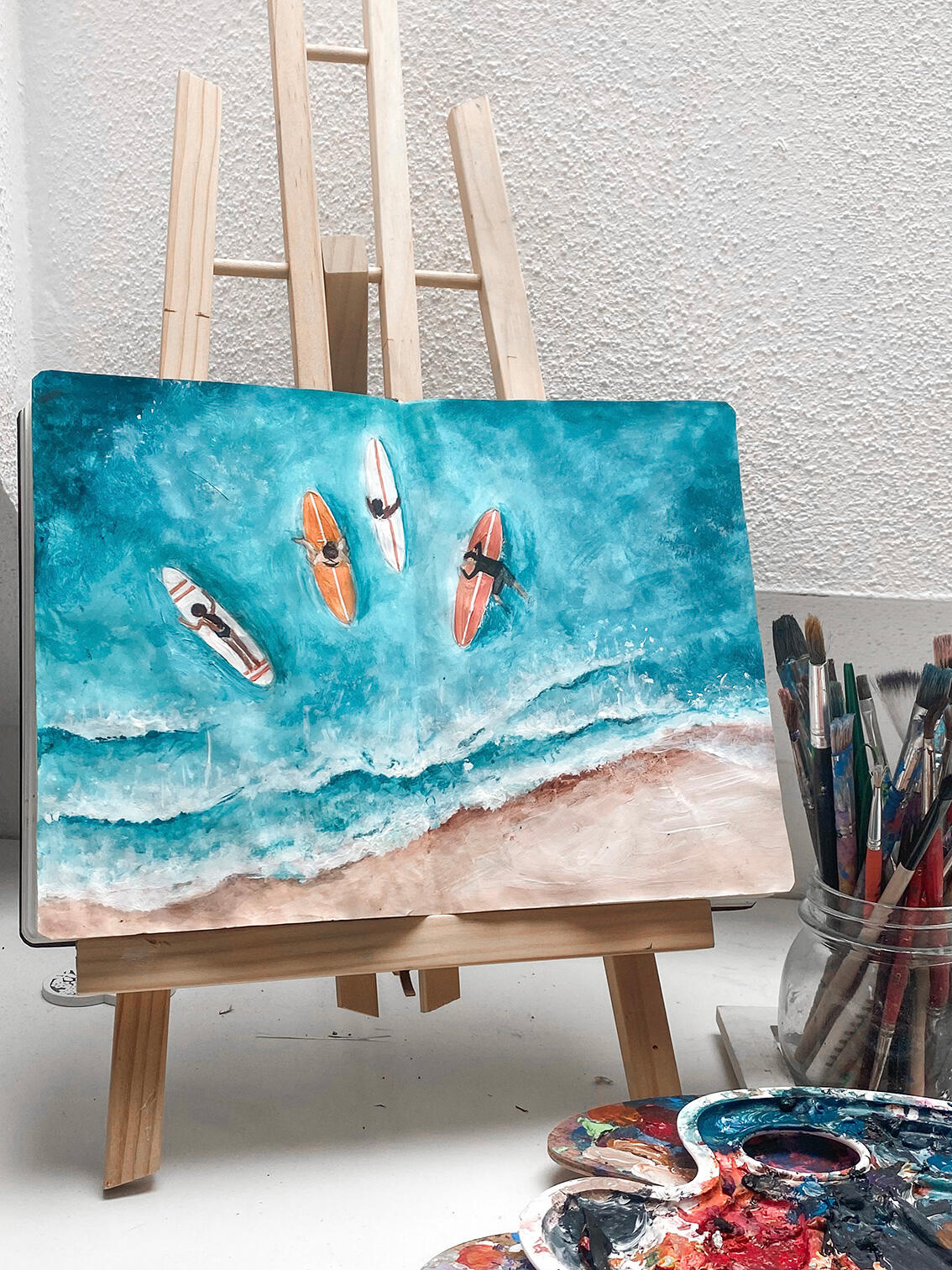 © Chiara Fuchs 2023 Surfer am Meer aus der Vogelperspektive